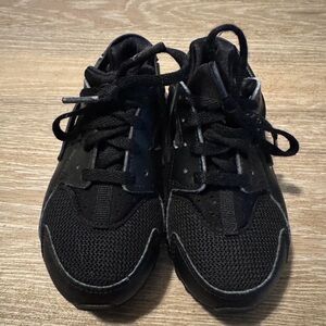 Black Nike Huaraches size 11c